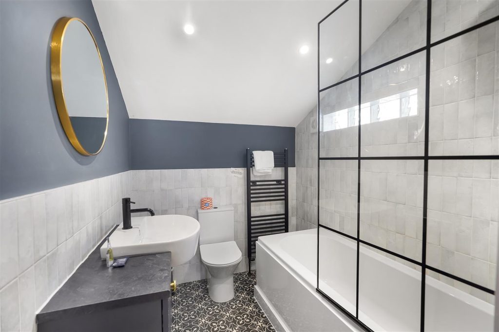 En-suite bed two.jpg