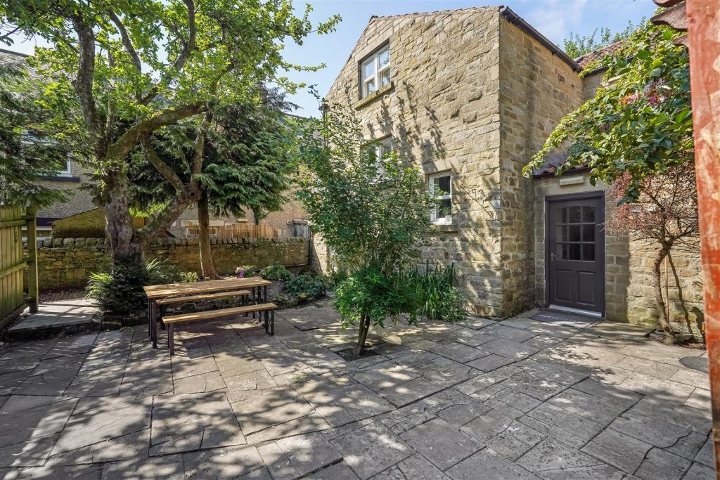 annexe garden two.jpg