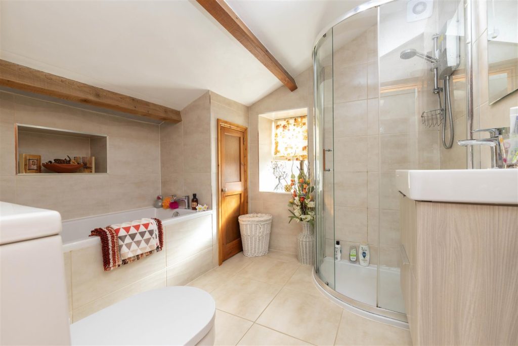 BATHROOM/WC