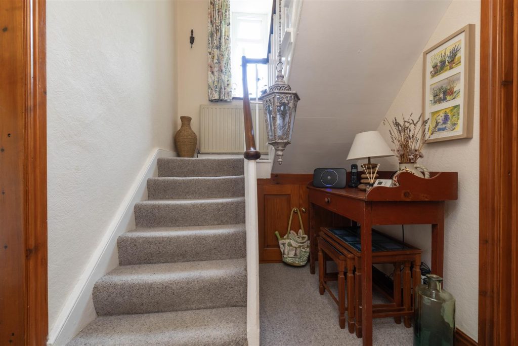 REAR HALLWAY