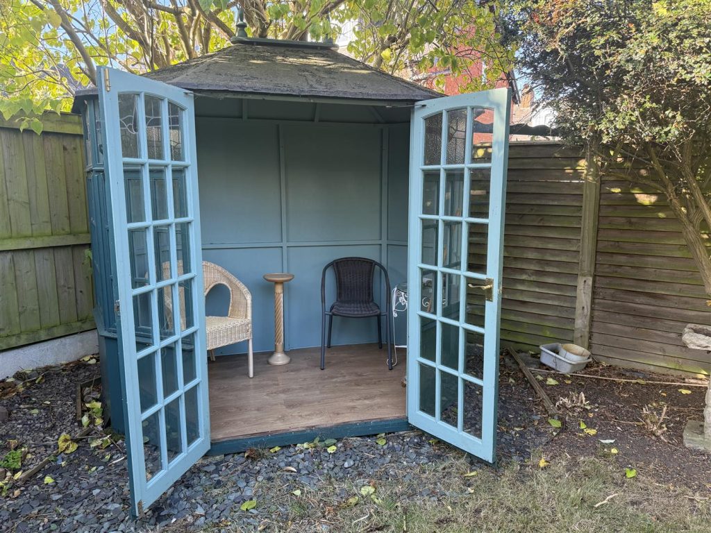 SUMMERHOUSE