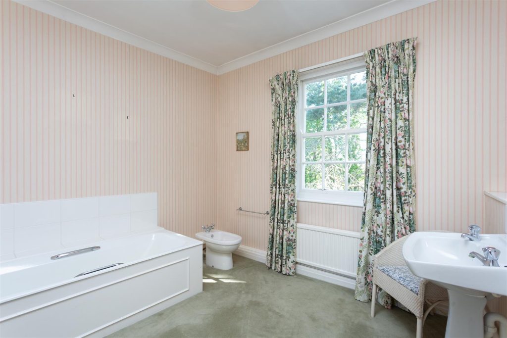 Annexe Bathroom.jpg