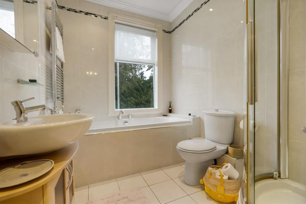 Bath/Shower Room